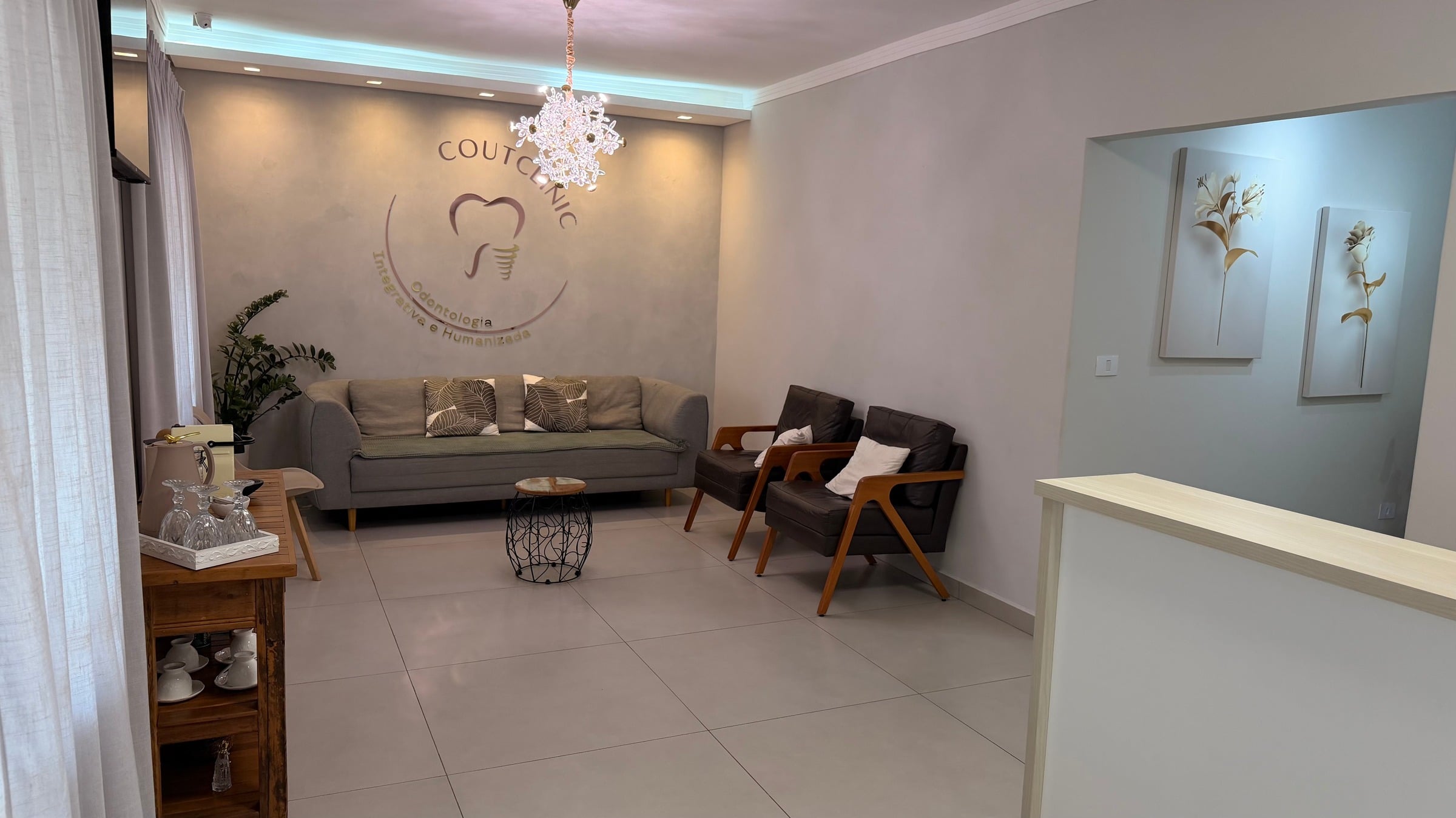 Recepção acolhedora da COUTCLINIC